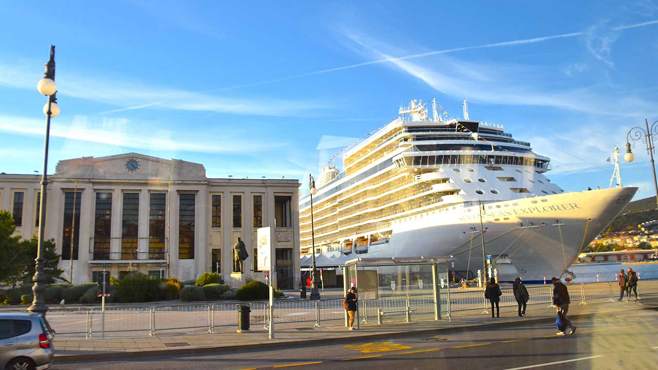 image of cruise ship